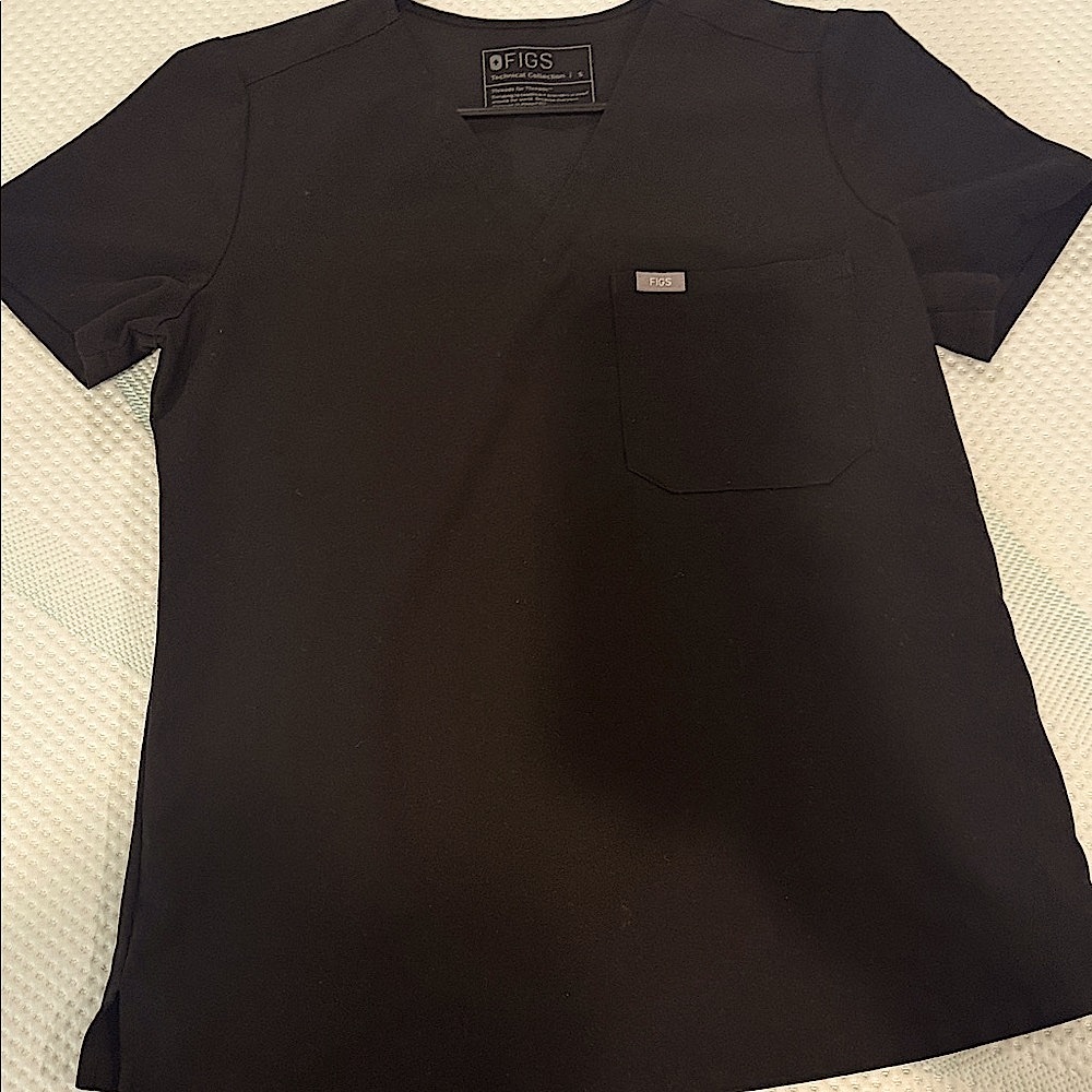 Figs Women’s Black Scrub Top with Chest Pocket